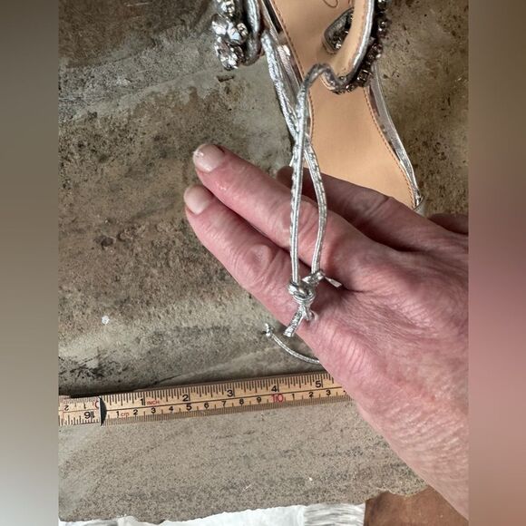 2 for $26 Jewel Badgley Mischka silver jeweled heels SZ 9 - Picture 2 of 13